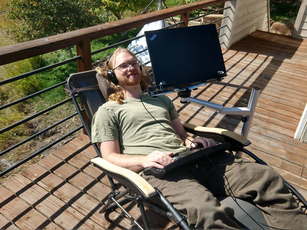 outdoor lounge chair with laptop table